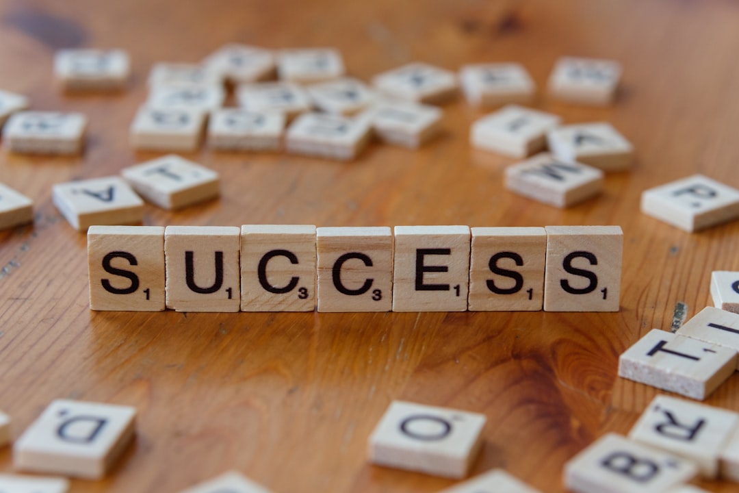 scrabble-tiles-spelling-out-the-word-success-on-a-wooden-table-2yishvimmqc
